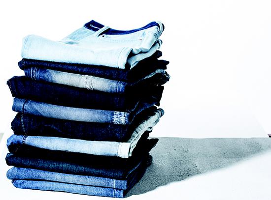 How to clean black jeans without washing