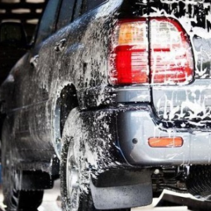 The grease in the paint will be washed away, accelerating the aging of the car paint