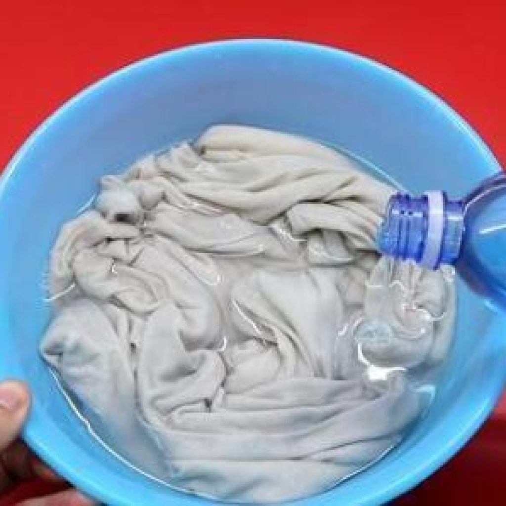 Baking soda for washing white clothes