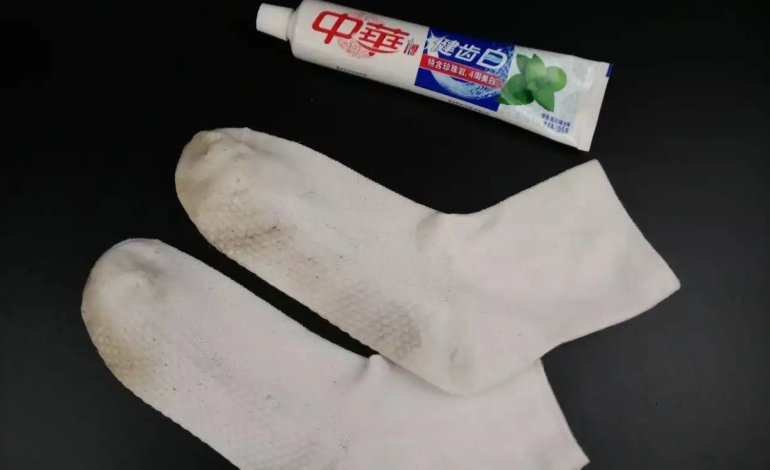 how to wash white socks by hand