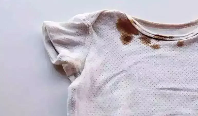 How to remove tough stains from clothes at home