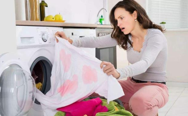 How to wash clothes by color