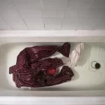 How to hand wash clothes in bathtub?