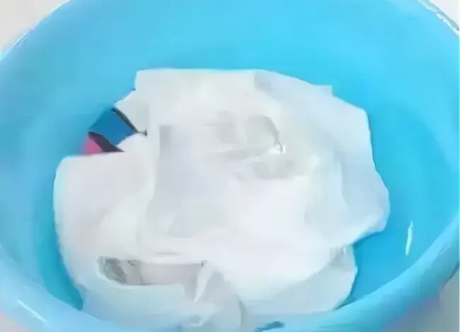 How to wash white clothes hot or cold