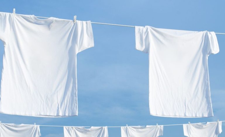 How to wash white clothes with stains
