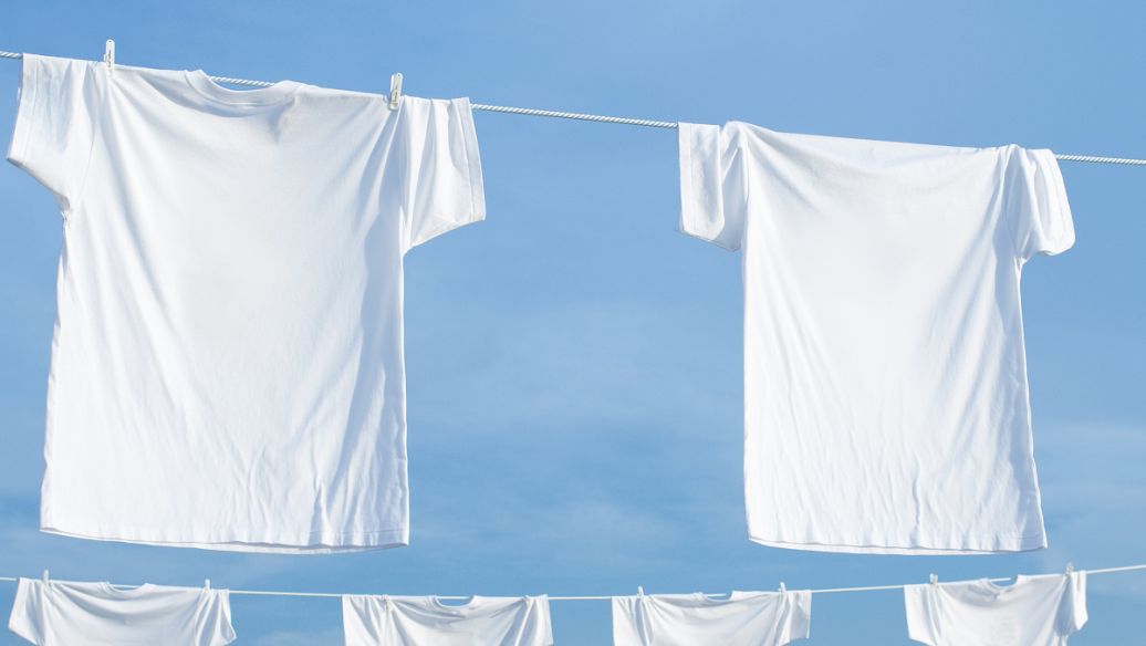 How to wash white clothes with stains