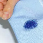 How to remove blue stain from white clothes？