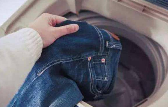 How to wash old jeans and make it like new